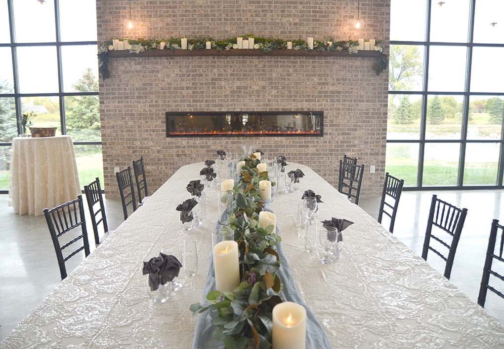 Head table design at The Atrium Sioux Falls, styled by Hitch Studio.