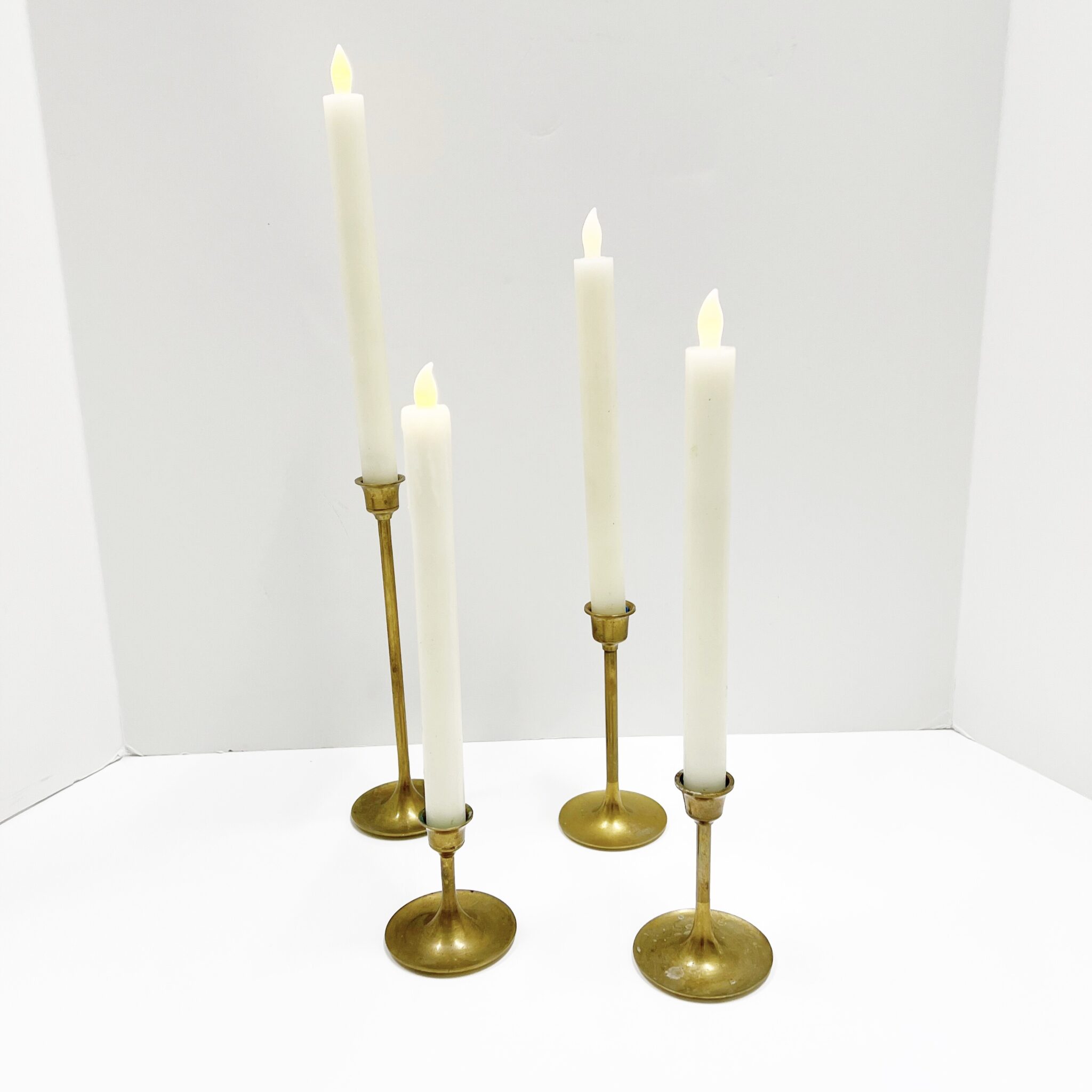 WeddingDecor-Gold-Pillar-Stands-Taper-Candles