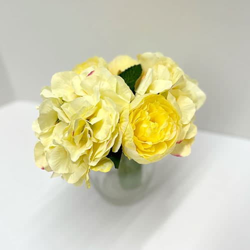 WeddingDecor-Pale-Yellow-Flowers
